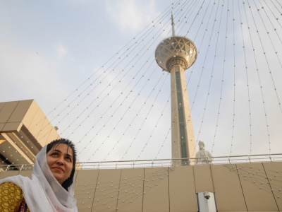 بازدید فارسی آموزان هشتاد و چهارمین دوره دانش افزایی از برج میلاد