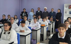 هیئت پارلمانی ایران از مدرسه «دویست» ایروان بازدید کرد