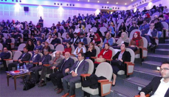 «مولوی» شاعر فارس‌زبان است و متعلق به زبان فارسی