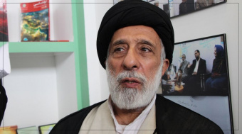 ادبیات فارسی در کنار آموزش زبان فارسی به خارجی ها ارائه شود