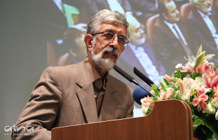 فارسی، زبان ملتی با چندین هزار سال سابقه تاریخی وفرهنگی است