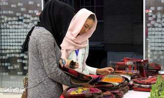 نمایشگاه صنایع دستی ایرانی در خوابگاه سلامت برپا شد