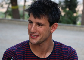 زبان فارسی از زبان انگلیسی زیباتر است