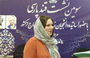 متون غنی ایران را با ترجمه به جهانیان معرفی کنیم