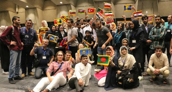 فارسی‌آموزان خارجی به برج آزادی رفتند