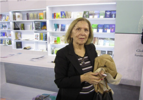 با زبان فارسی غریبه نیستم و خودم را ایرانی می دانم