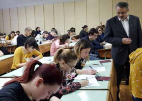 بازدید سرپرست رایزنی فرهنگی ایران از جلسات آزمون زبان فارسی در بلگراد