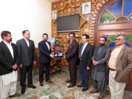 برای گسترش زبان فارسی در پاکستان تلاش می کنیم