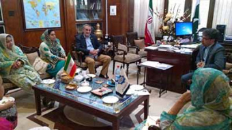 فعالیت  اتاق ایرانشناسی دانشکده مناوان پاکستان بررسی شد