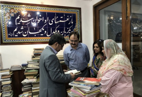 خواهان بهره‌مندی از دانش متخصصان ایرانی در زمینه نسخ خطی هستیم.