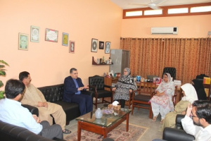 توسعه همکاریهای علمی و دانشگاهی میان خانه فرهنگ کشورمان در کراچی و گروه زبان و ادبیات فارسی دانشگاه کراچی +گزارش تصویری