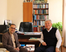 تامین کتاب و منابع جدید آموزش زبان فارسی دانشگاه دولتی بیشکک +گزارش تصویری