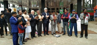 بازدید رایزن فرهنگی ایران از نمایشگاه کتاب داکا