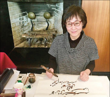 گفتوگو با هنرمند ژاپنی که به زبان فارسی خوشنویسی میکند / از توکیو تا تهران با خط فارسی