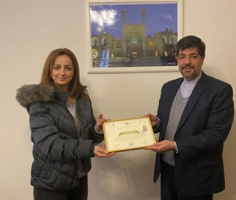 زبان فارسی به شکل معجزه آسایی سبب آرامش روحی من شد