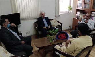 همکاری در تدوین کتاب‌ها و منابع کمک آموزشی زبان فارسی درهند