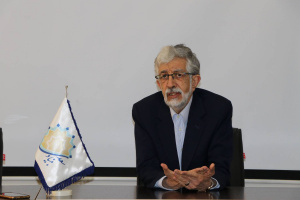 تولید نرم افزارهای مختلف برای آموزش فارسی به غیرفارسی زبانان ضروری است