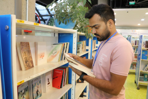 «عشق» در واژه به واژهی شعرهای فارسی موج میزند