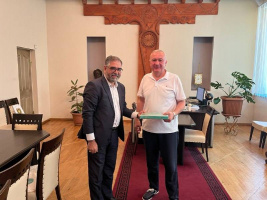 دیدار نماینده بنیاد سعدی با رئیس دانشگاه آکاکی گرجستان