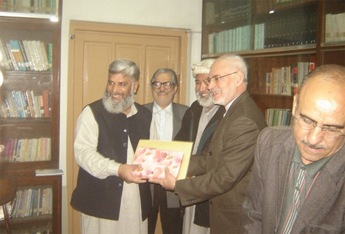 اعطای گواهینامه زبان فارسی در پیشاور پاکستان