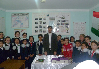 آموزش خط فارسی ویژه کودکان و نوجوانان در شهر غانچی تاجیکستان