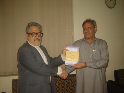 مسئول خانه فرهنگ ایران با رییس مرکز تحقیقاتی دانشگاه پیشاور دیدار کرد