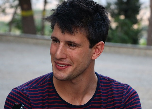 زبان فارسی از زبان انگلیسی زیباتر است