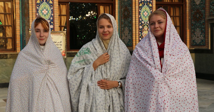 فارسی آموزان به بارگاه امام‌زاده صالح(ع) و بازار تجریش رفتند