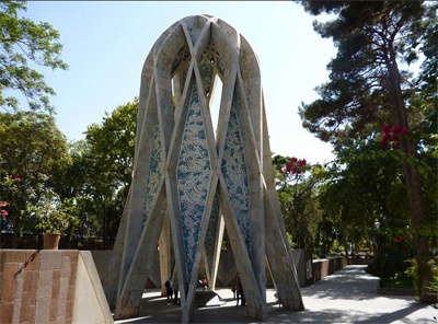 خیام یک هویت وجودی دارد