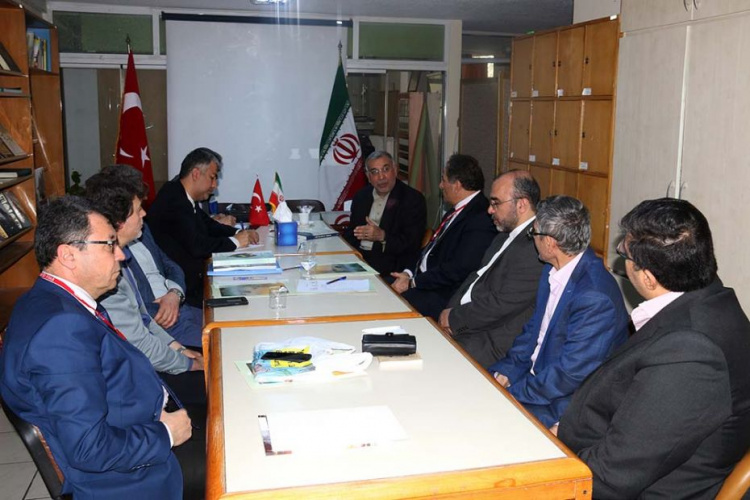 سفیر ایران خواستار توسعه آموزش زبان فارسی در ترکیه شد