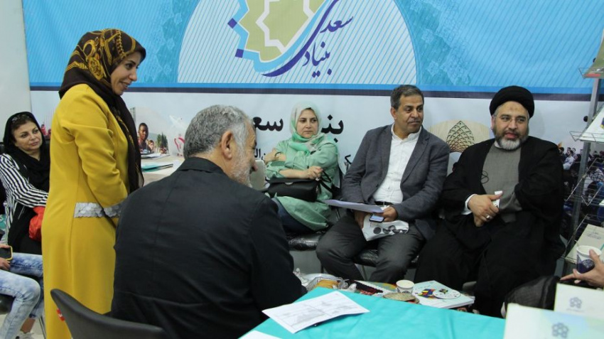 حضور استادان و فعالان آموزش زبان فارسی به غیر فارسی زبانان در غرفه بنیاد سعدی