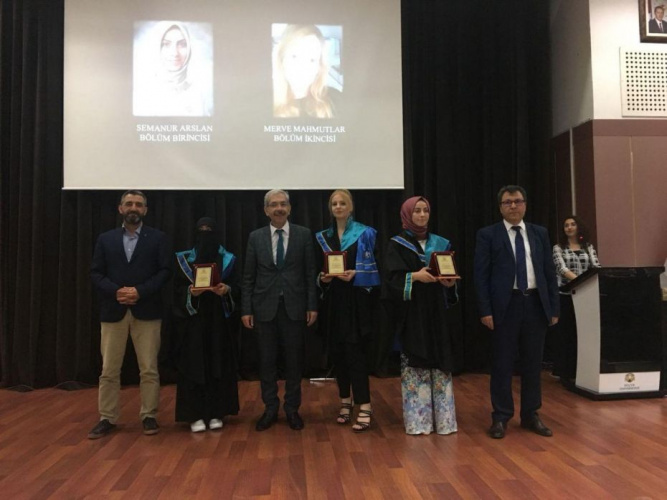 جشن فارغ‌التحصیلی دانشجویان زبان فارسی دانشگاه سلجوق ترکیه برگزار شد