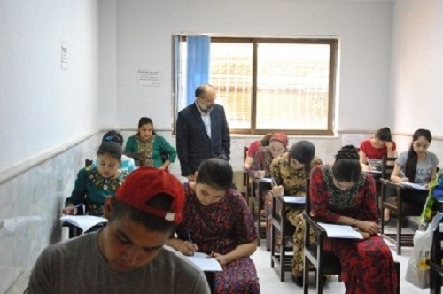 امتحانات پایان دوره بهار کلاس ­های زبان فارسی عشق آباد برگزار شد