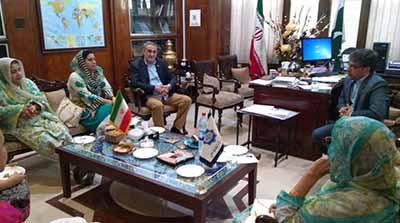 فعالیت  اتاق ایرانشناسی دانشکده مناوان پاکستان بررسی شد