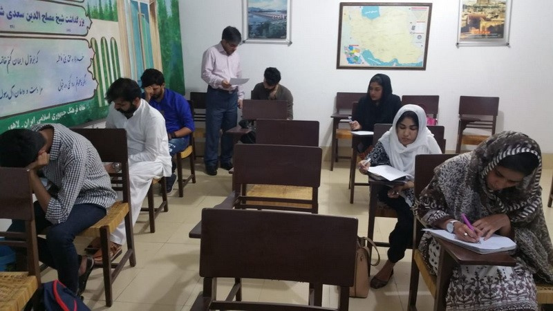 آزمون نهایی دوره بهاره آموزش زبان فارسی  در لاهور برگزار شد