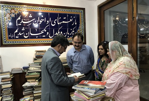 خواهان بهره‌مندی از دانش متخصصان ایرانی در زمینه نسخ خطی هستیم.