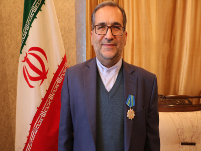 اعطای بالاترین نشان تقدیر دولت قرقیزستان به رایزن فرهنگی ایران