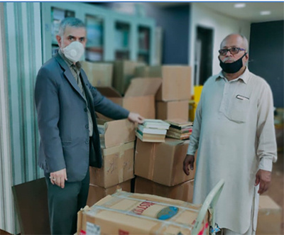 اهدای کتاب و اقلام فرهنگی به مراکز علمی بمبئی هند