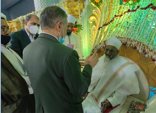 متون مذهبی بوهره به زبان فارسی نگاشته شده است