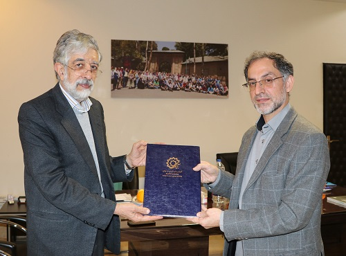 اعطای حکم نمایندگی بنیاد سعدی به سرپرست رایزنی فرهنگی جدید ایران درترکمنستان