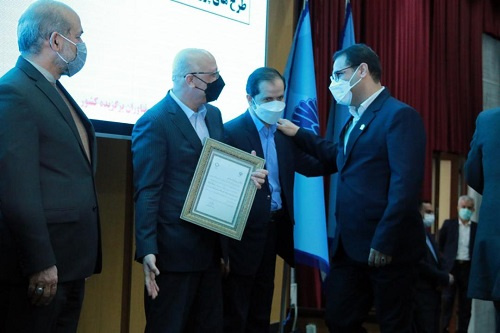 معاون آموزش و پژوهش بنیاد سعدی «پژوهشگر برتر کشوری» شد