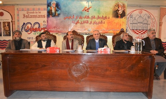 فردوسی و خوشحان ختک بی نظیرند / باید حفظ زبان و فرهنگ را از ایرانیان یاد گرفت