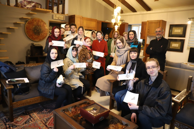 از استقبال از کارگاه خوشنویسی تا آشنایی با سنت قدیمی کرسی ایرانی+ گزارش تصویری