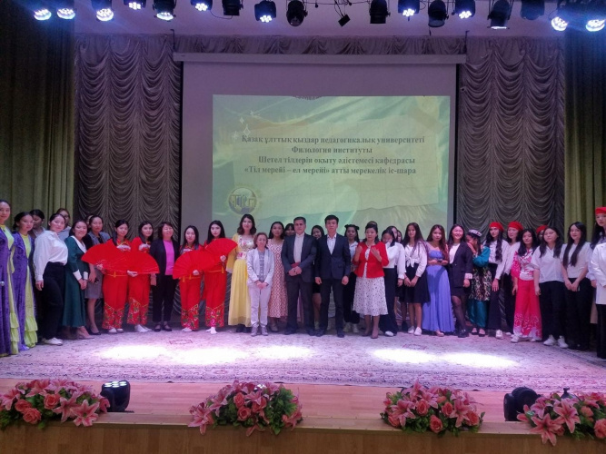 یادگیری زبان فارسی برای قزاق‌ها ضرورت محسوب می‌شود