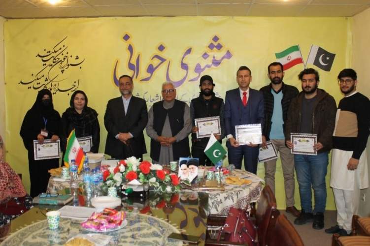 اعطای گواهینامه دوره آموزش زبان فارسی به فارسی‌آموزان پاکستانی