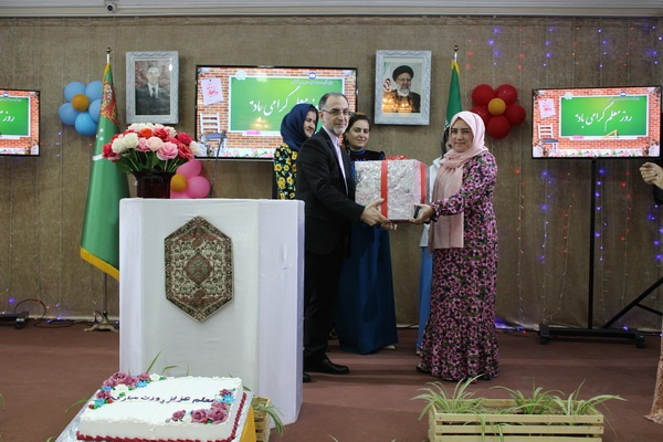 برگزاری گرامیداشت روز معلم در عشق آباد