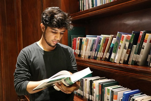 بخشی از تاریخ اسلام به زبان فارسی است