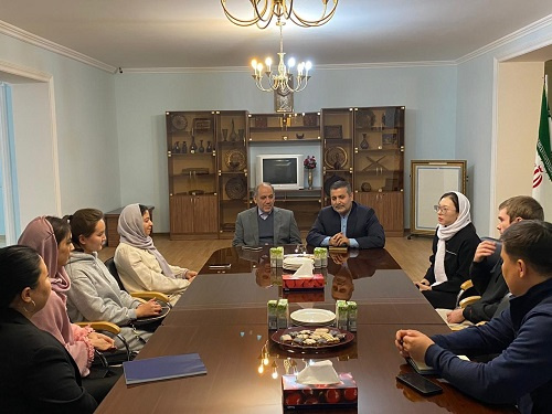 تلاش رایزنی ایران در قزاقستان برای ایجاد فرصت‌های شغلی مرتبط با زبان فارسی