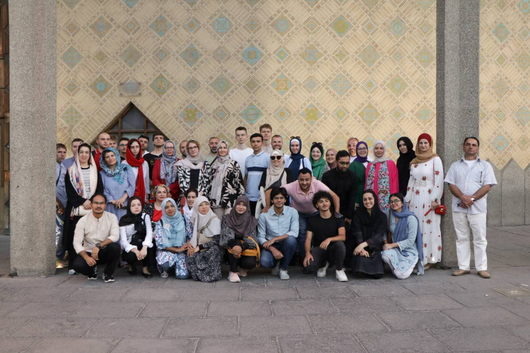 فارسی آموزان خارجی مدرسه تابستانی به تماشای چاپلین نشستند