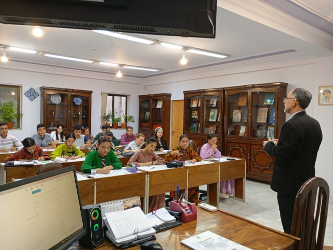 ایران شناسی همراه با آموزش زبان فارسی در ترکمنستان